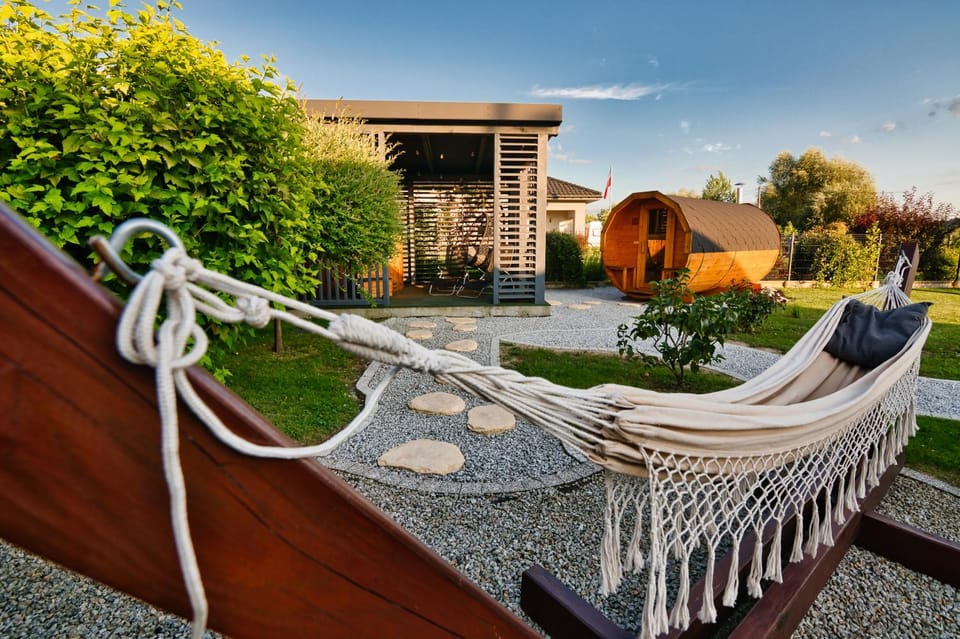 Patio, Spring, Day, Garden, Living room, Seating area, Garden view, sunbed