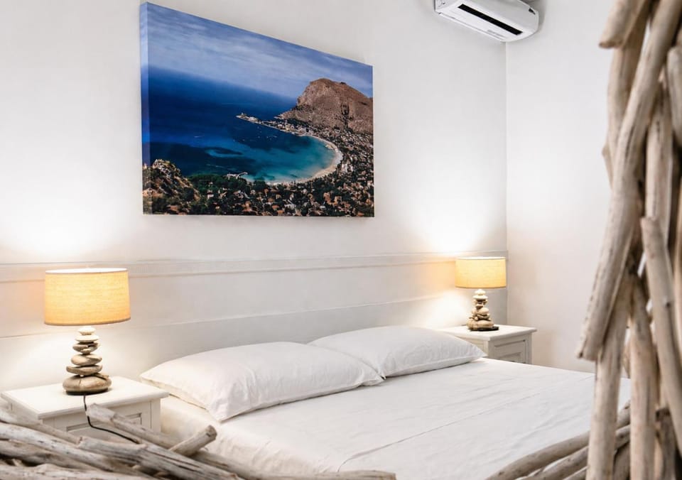 Bedroom, air conditioner