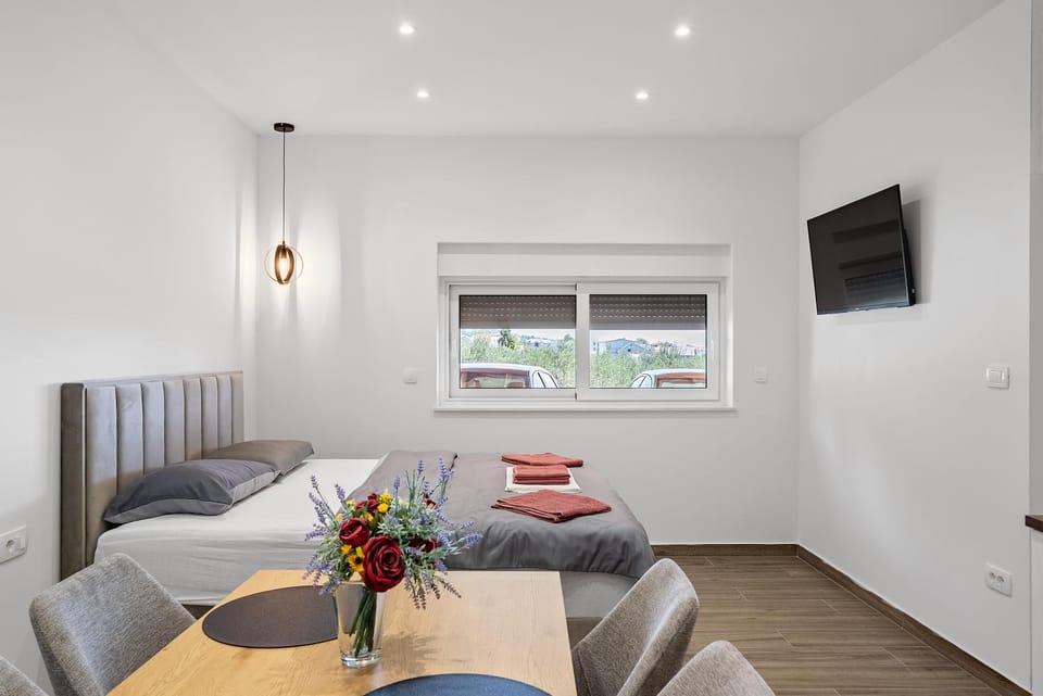 Bed, Living room, Bedroom