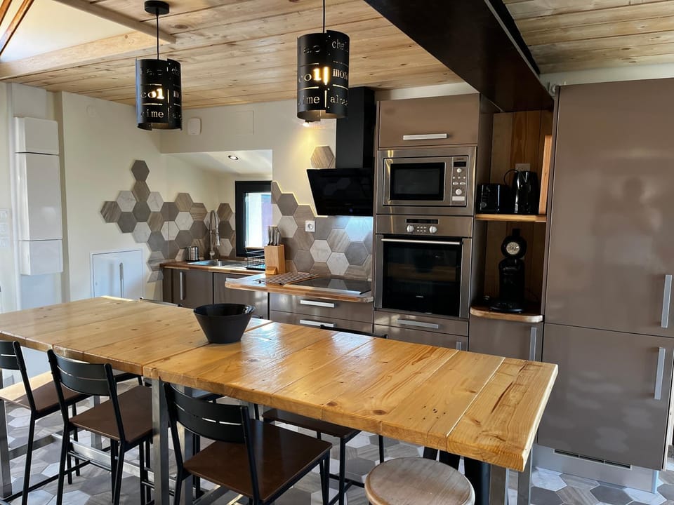 Kitchen or kitchenette, Communal kitchen