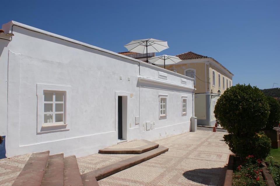 Facade/entrance, View (from property/room)