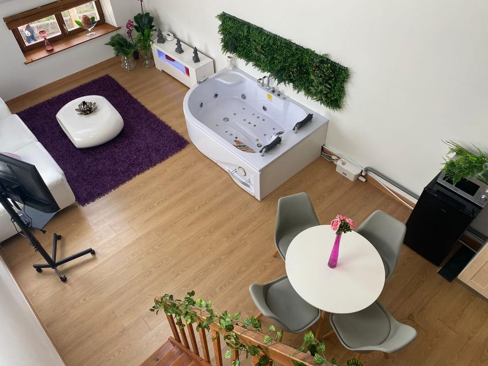 Hot Tub, Living room