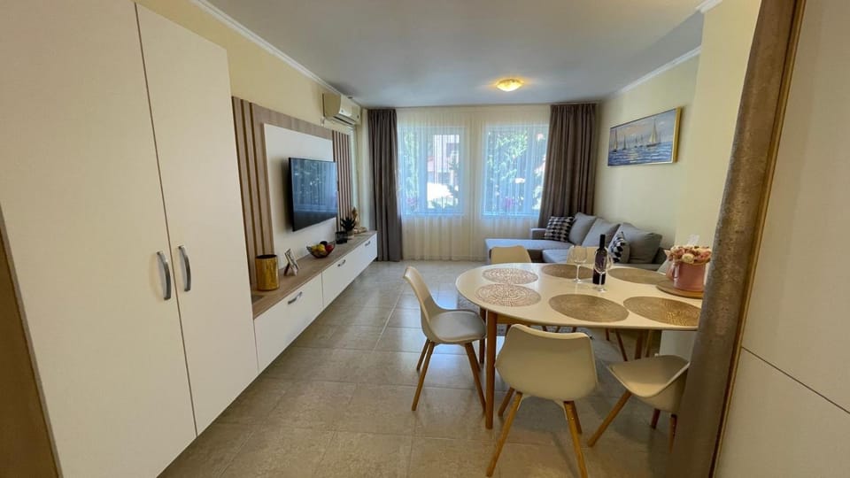 TV and multimedia, Living room, Dining area