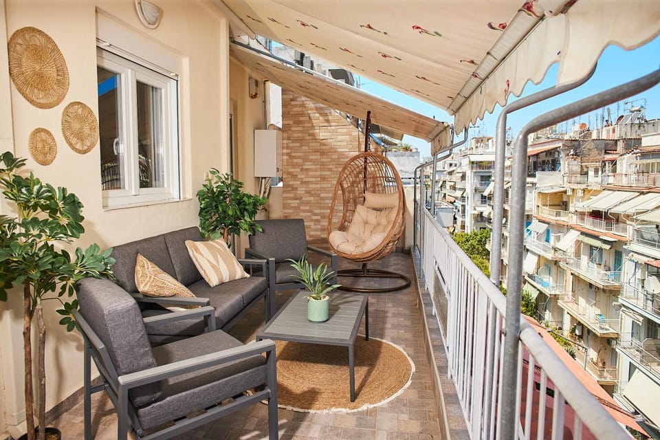 View (from property/room), Balcony/Terrace, City view