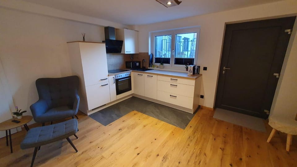 Kitchen or kitchenette, Seating area