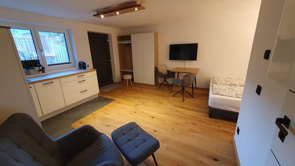 Kitchen or kitchenette, Living room, Photo of the whole room, Dining area