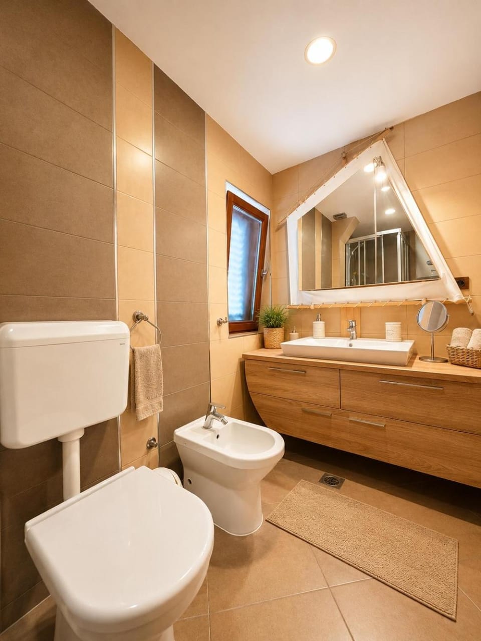 Toilet, bidet