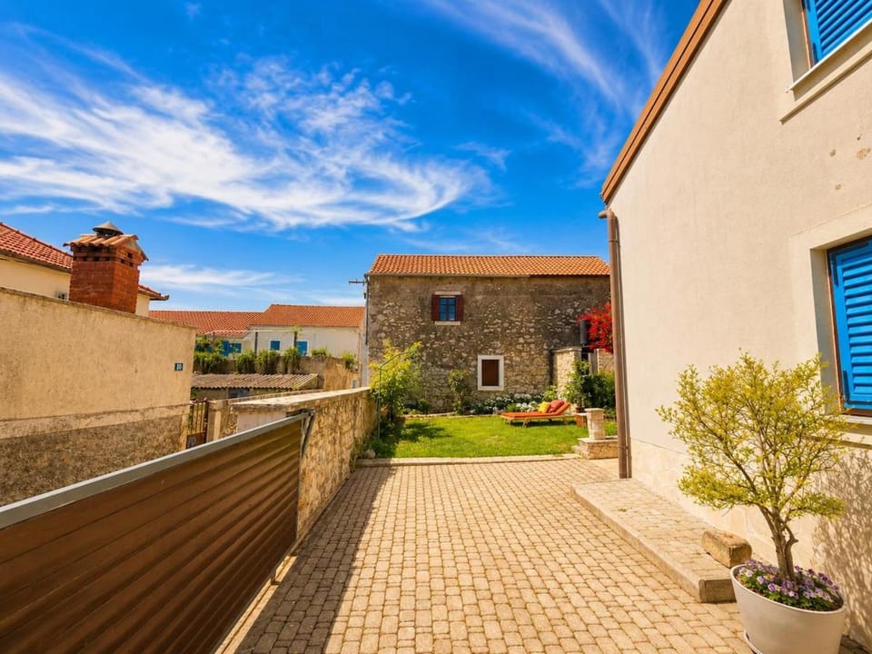 Property building, Garden