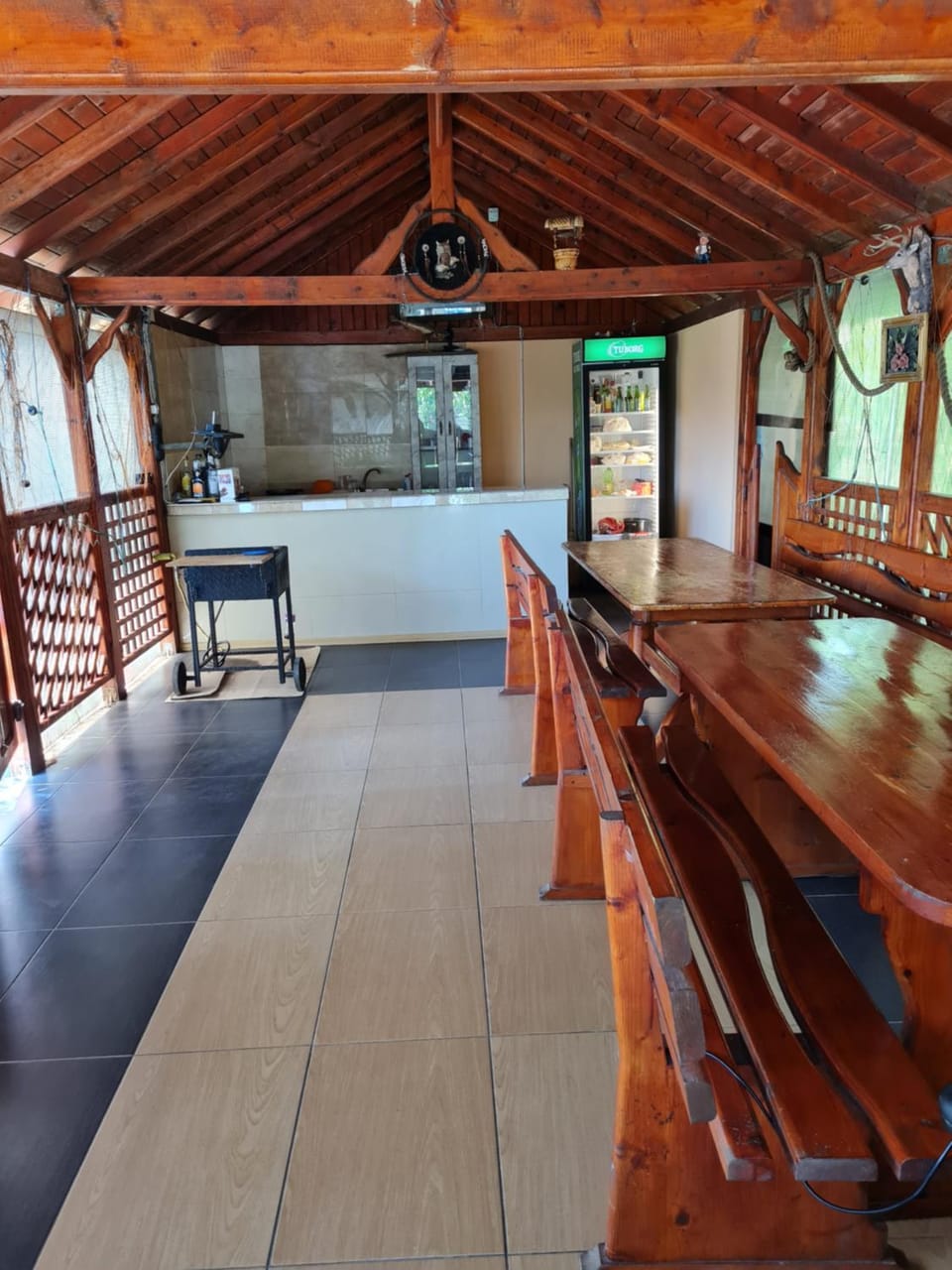 Kitchen or kitchenette, Dining area