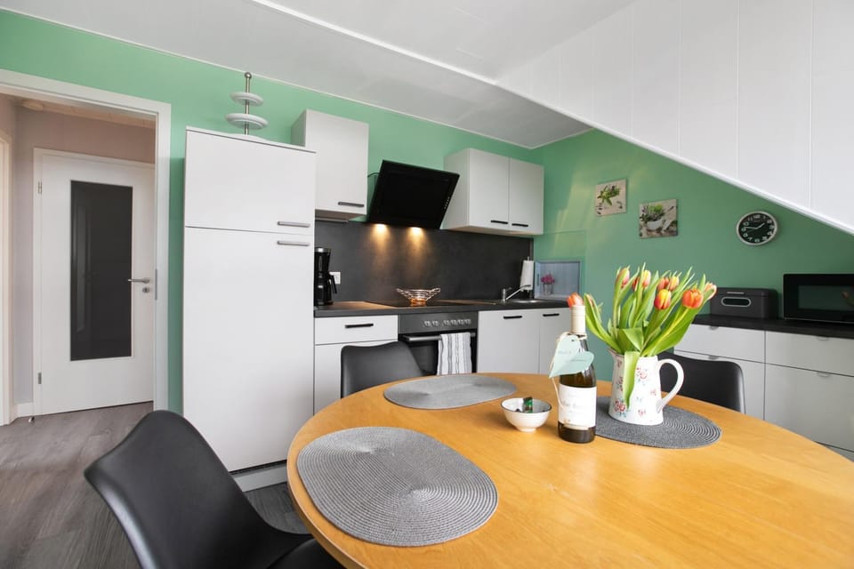 Property building, Kitchen or kitchenette, Living room