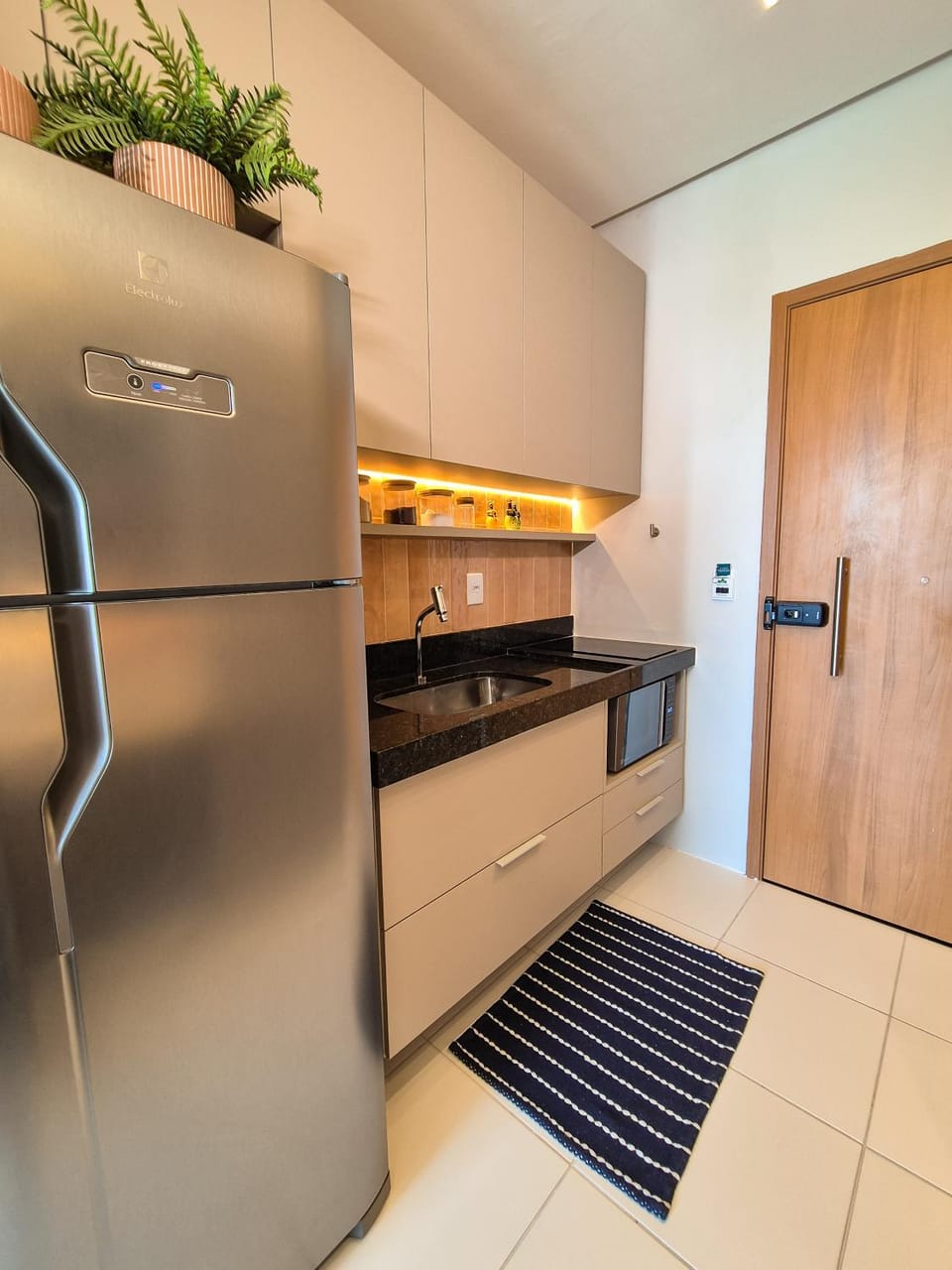microwave, minibar, stove, kitchen