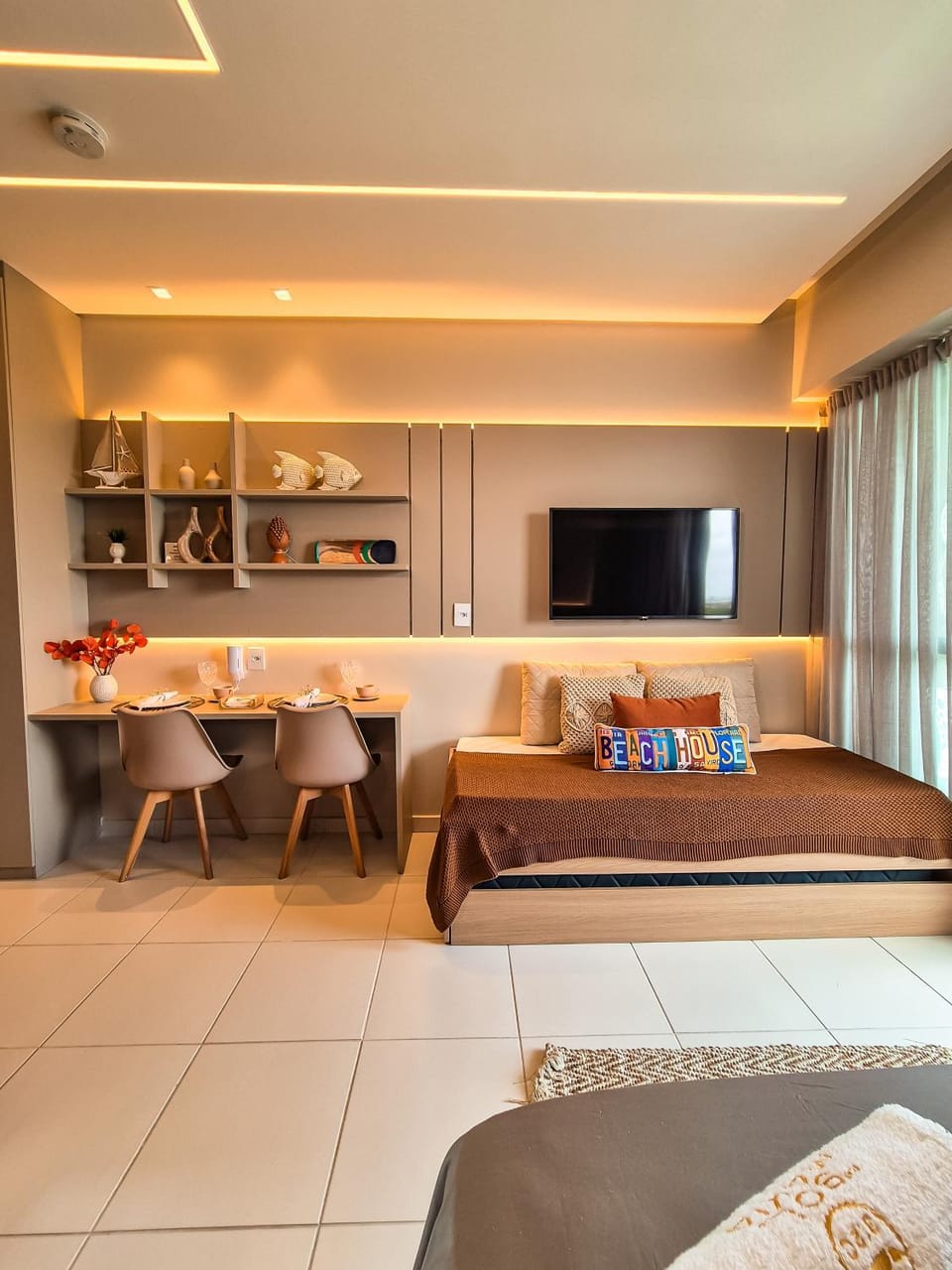 Communal lounge/ TV room, Bed, TV and multimedia, Decorative detail, Meals, towels