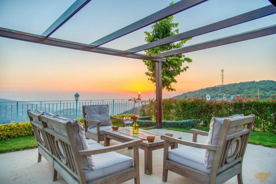 Patio, Day, View (from property/room), Balcony/Terrace, Balcony/Terrace, Seating area, Dining area, Mountain view