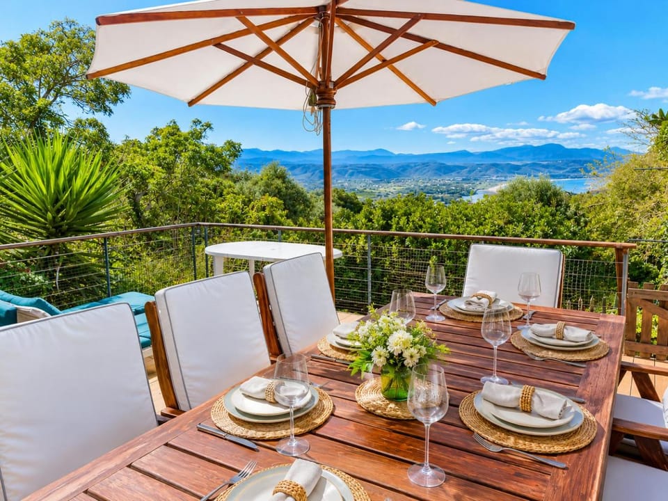Patio, Spring, Day, Natural landscape, View (from property/room), Balcony/Terrace, Food and drinks, Dining area, Food, Mountain view, Sea view