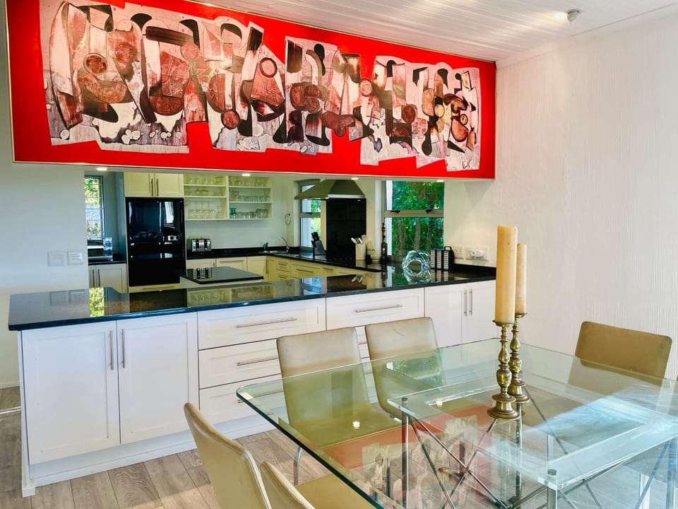 Kitchen or kitchenette, Dining area, microwave, oven, stove