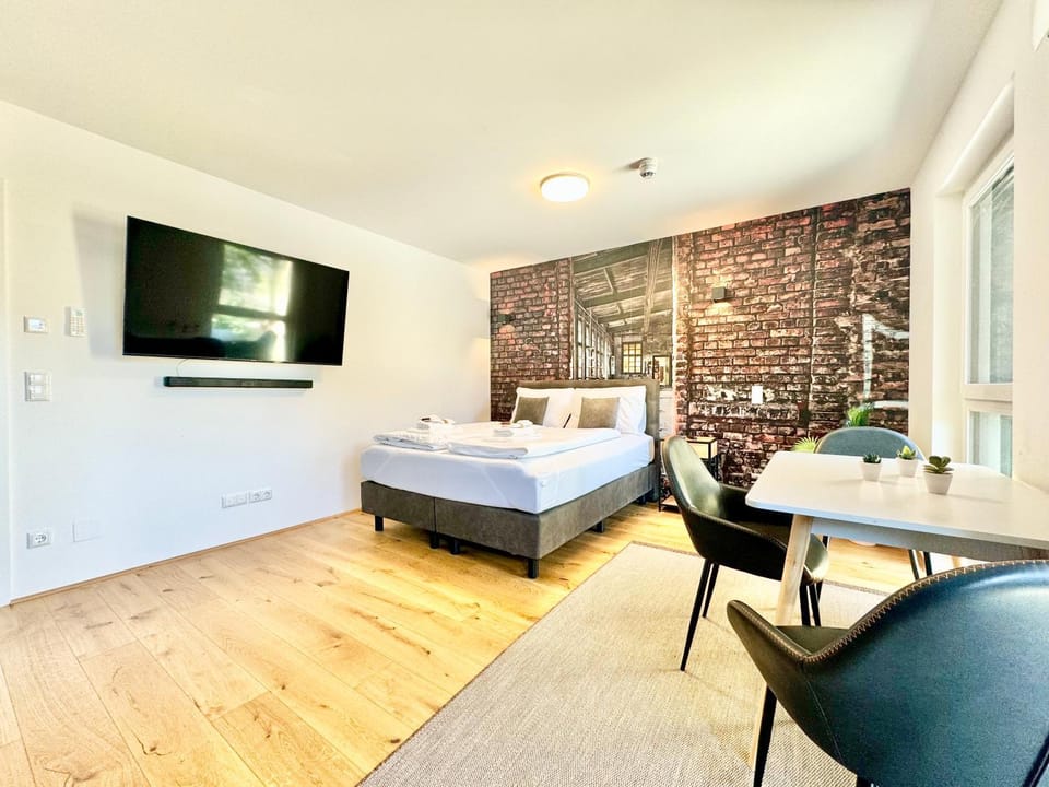 Bed, TV and multimedia, Living room, Photo of the whole room, Seating area, Dining area, Bedroom