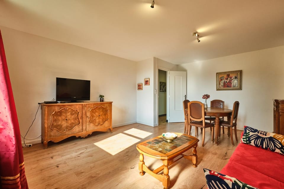 Property building, Living room