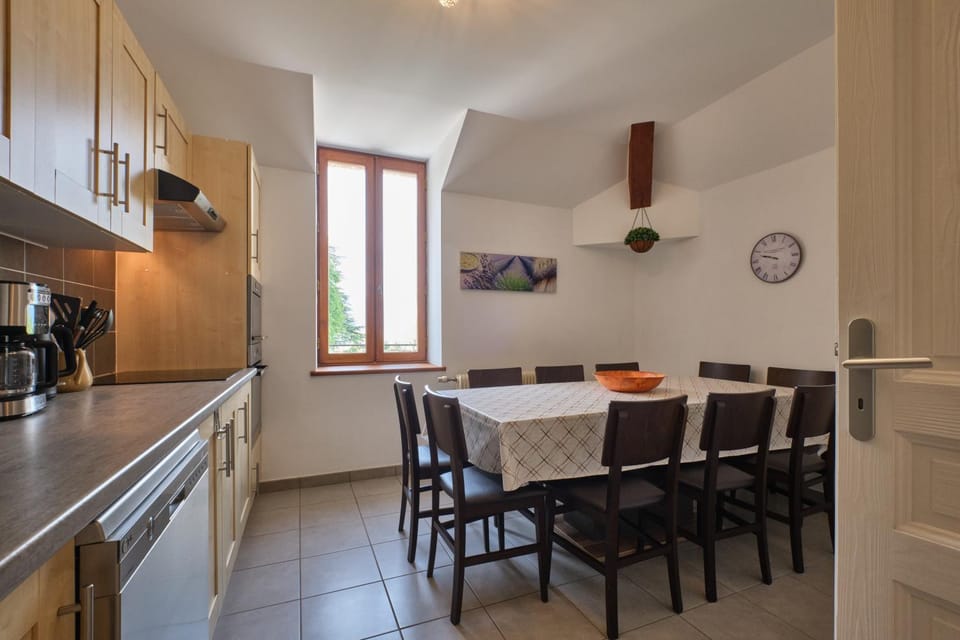 Property building, Kitchen or kitchenette, Living room