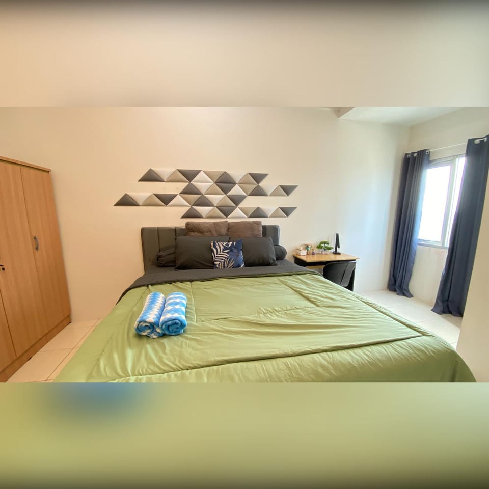 Bed, Photo of the whole room, Bedroom, towels, wardrobe