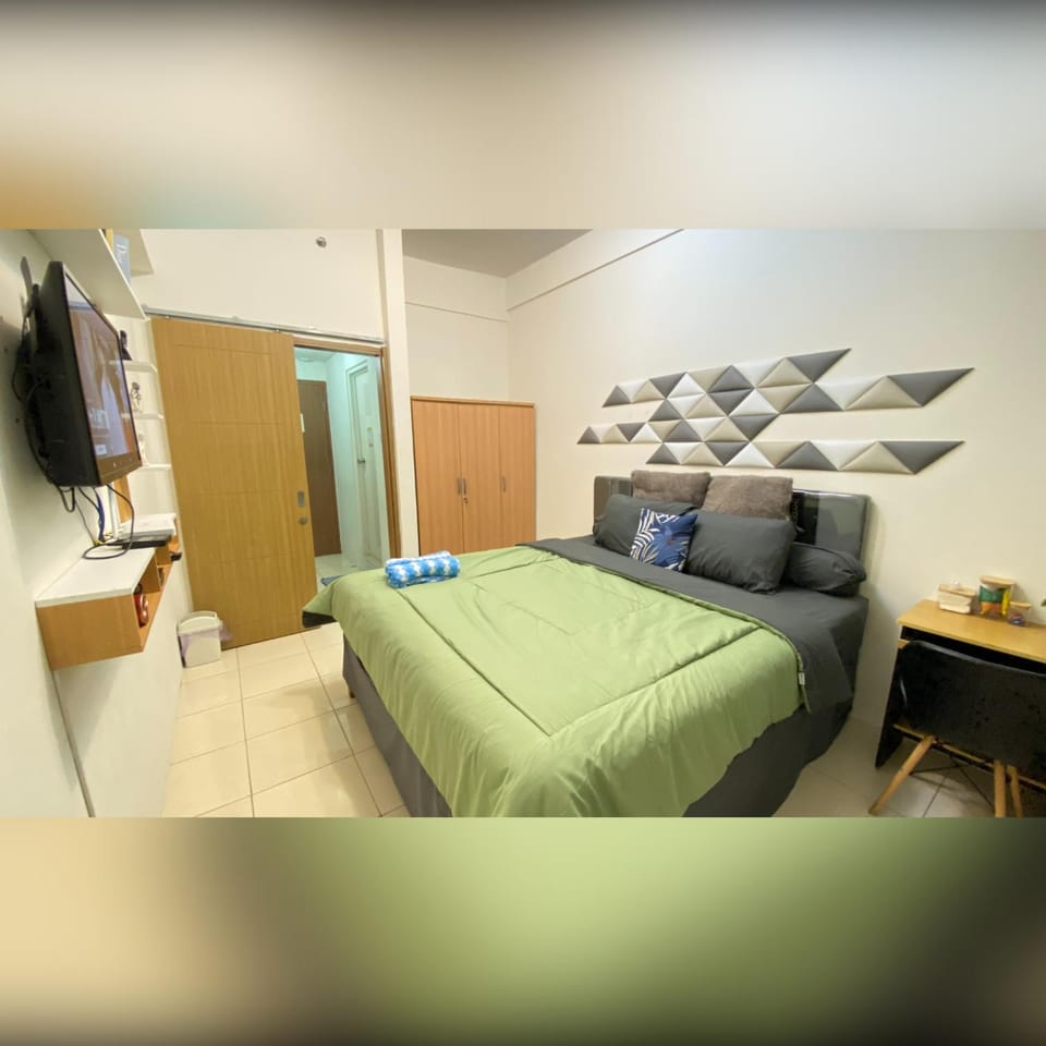 Bed, TV and multimedia, Photo of the whole room, Bedroom, towels, wardrobe