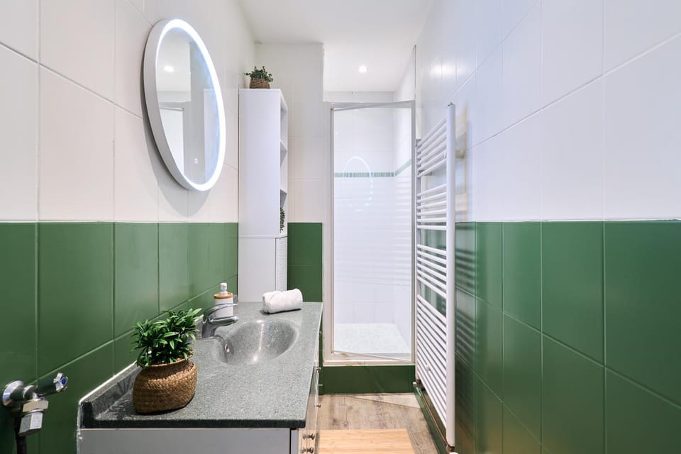 Shower, Bathroom, towels