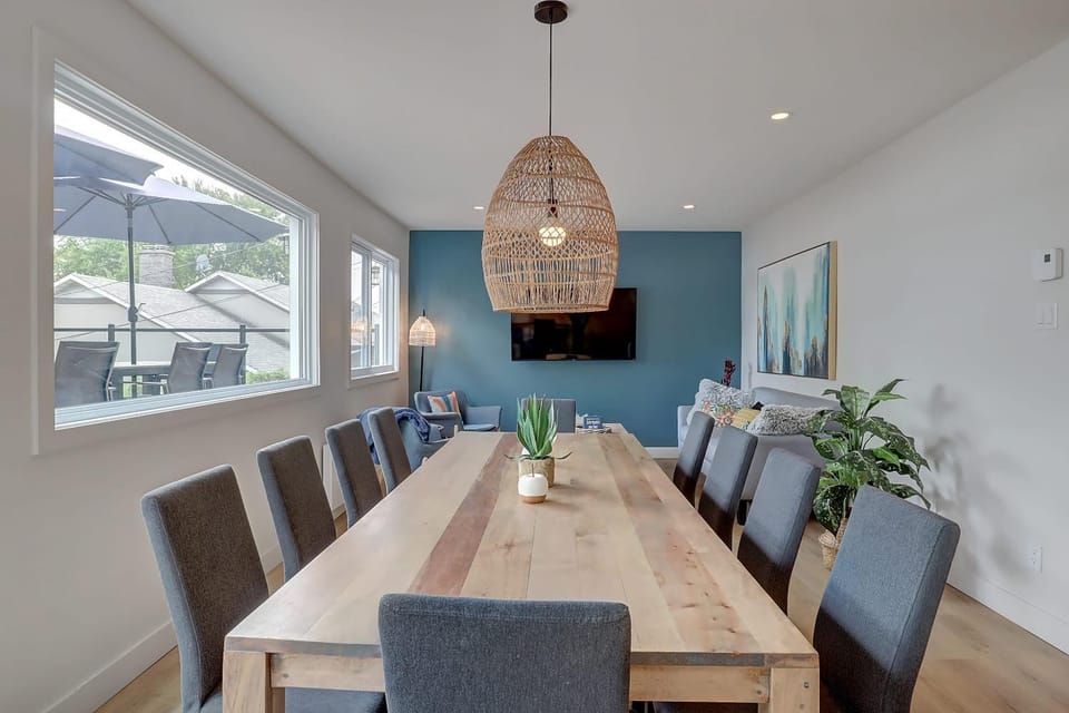 TV and multimedia, Living room, Seating area, Dining area