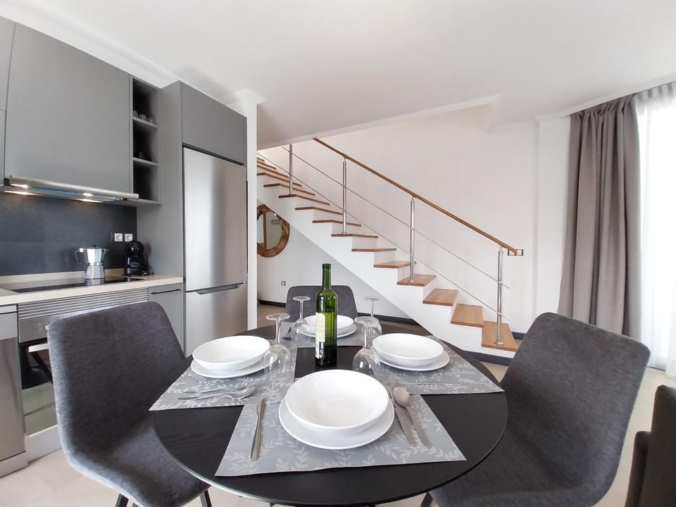 Kitchen or kitchenette, Living room