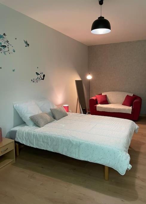 Gîte Le Nid des Avezous Spa privatif - Juin à Sept House in Auvergne-Rhône-Alpes