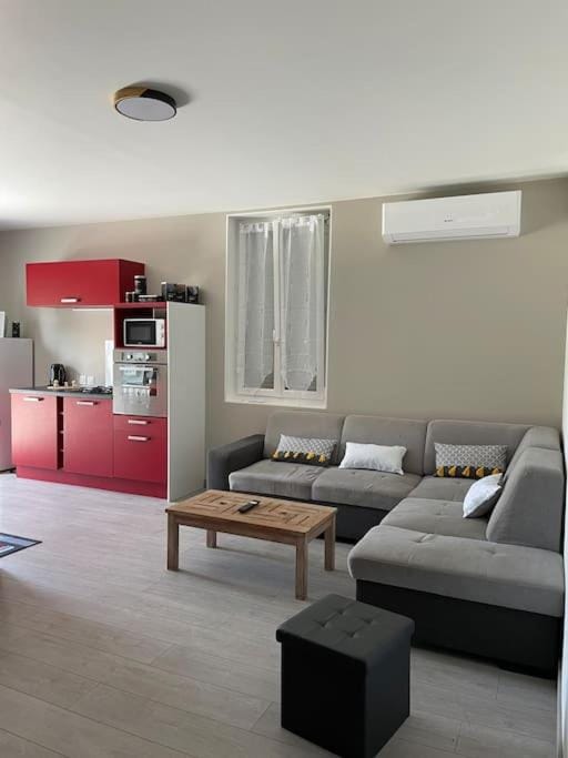 Gîte Le Nid des Avezous Spa privatif - Juin à Sept House in Auvergne-Rhône-Alpes