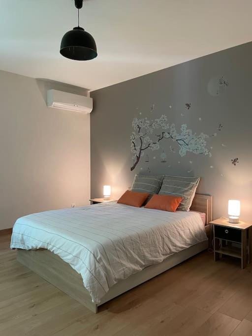 Gîte Le Nid des Avezous Spa privatif - Juin à Sept House in Auvergne-Rhône-Alpes