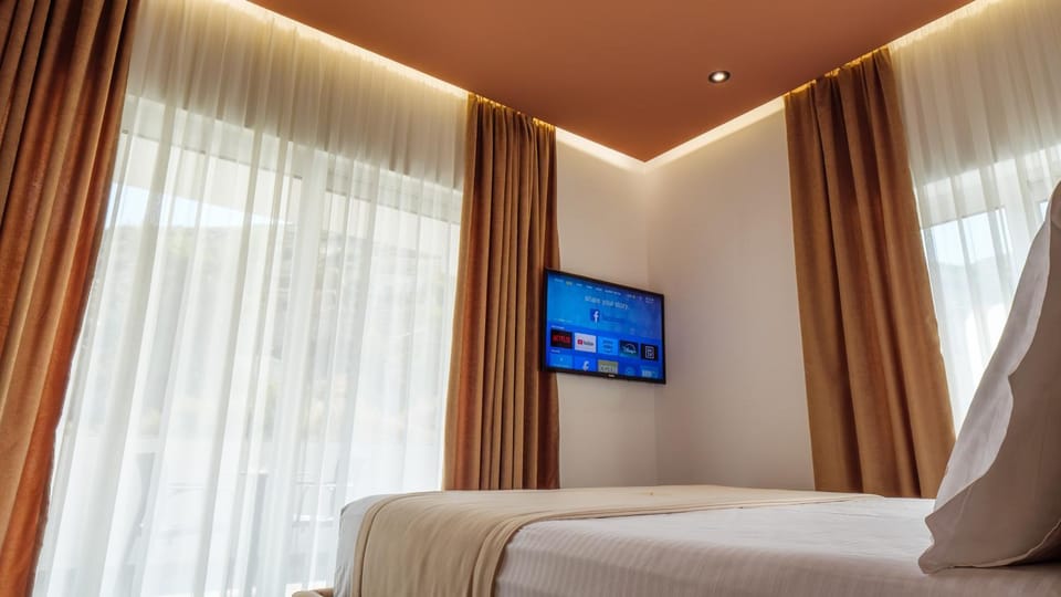 Bed, TV and multimedia