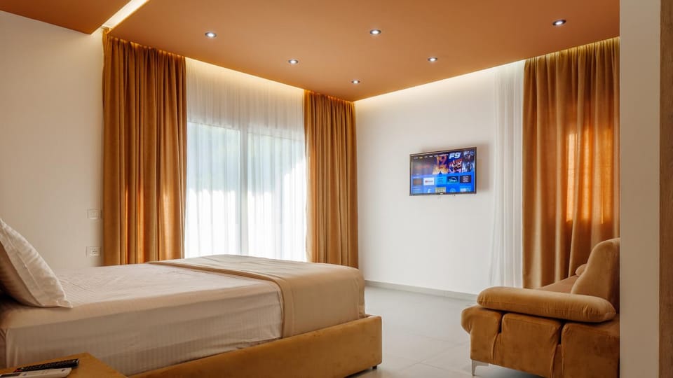 Bed, TV and multimedia, Photo of the whole room