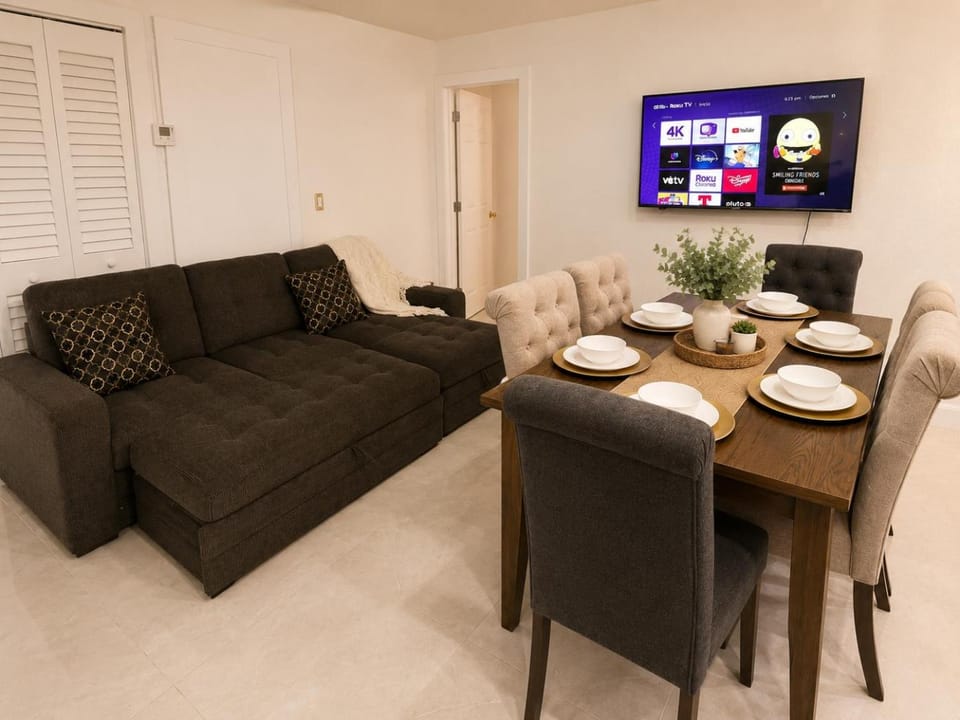 Family Home l Gated Parking l Near Wynwood House in Miami