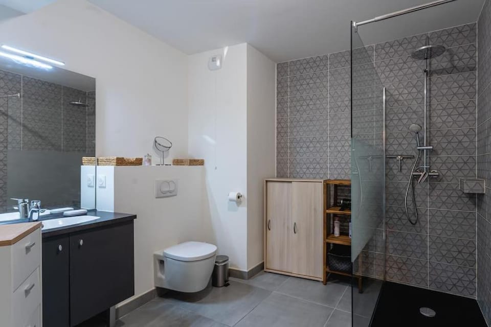 Appartement bien équipé avec parking, Lyon 8 Apartment in Lyon