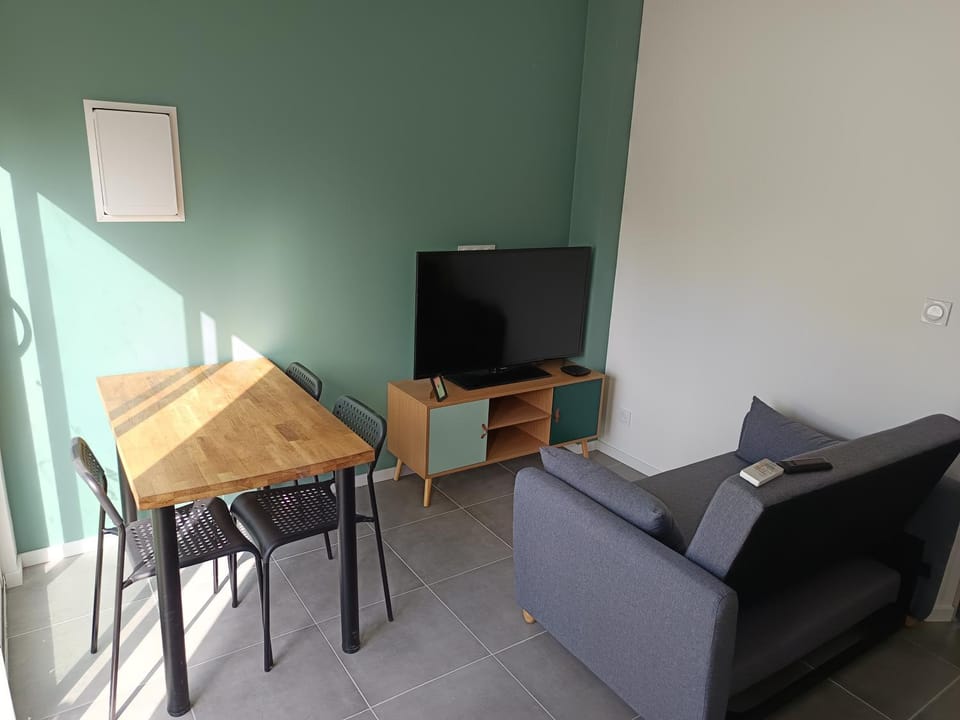 Communal lounge/ TV room, Living room, Dining area