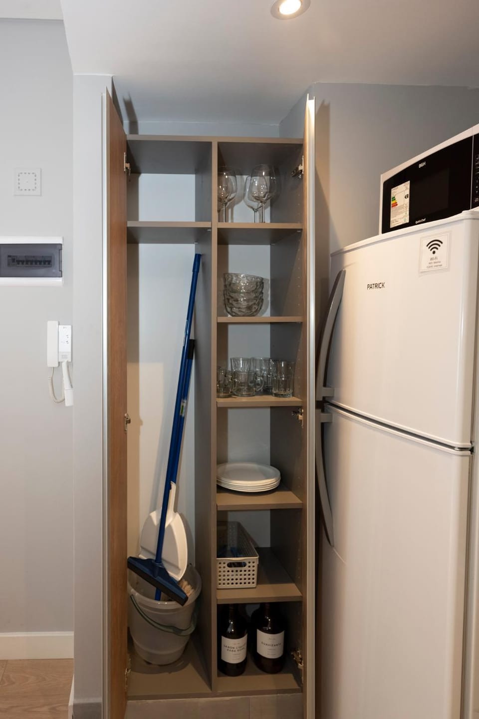 Kitchen or kitchenette