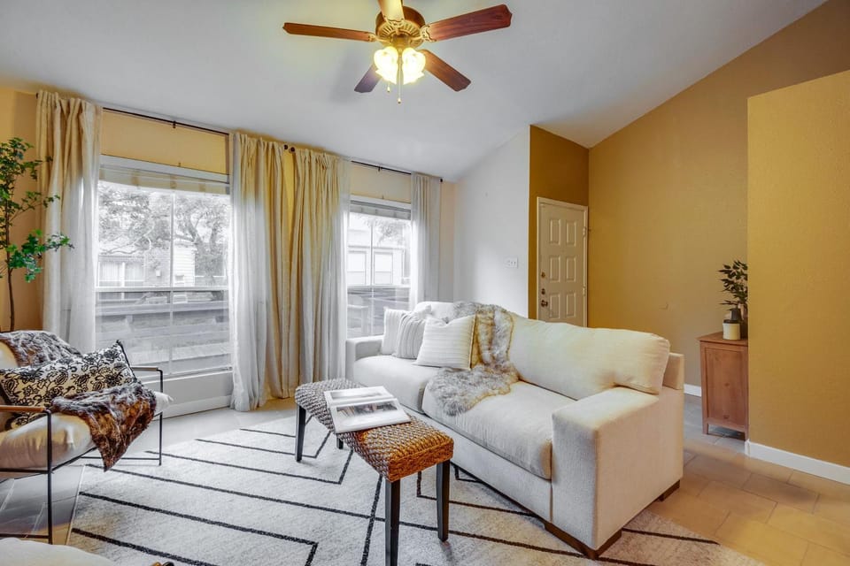 College Station Gem w/ Pool Access Near University House in College Station