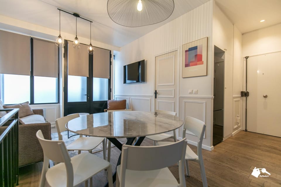 TV and multimedia, Living room, Seating area, Dining area
