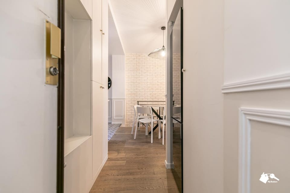 Facade/entrance, Dining area