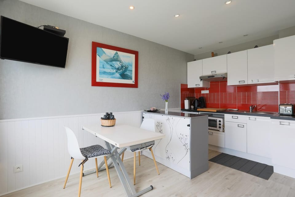 Kitchen or kitchenette, Living room