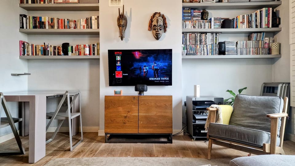 Communal lounge/ TV room, TV and multimedia, Living room, Seating area, Dining area