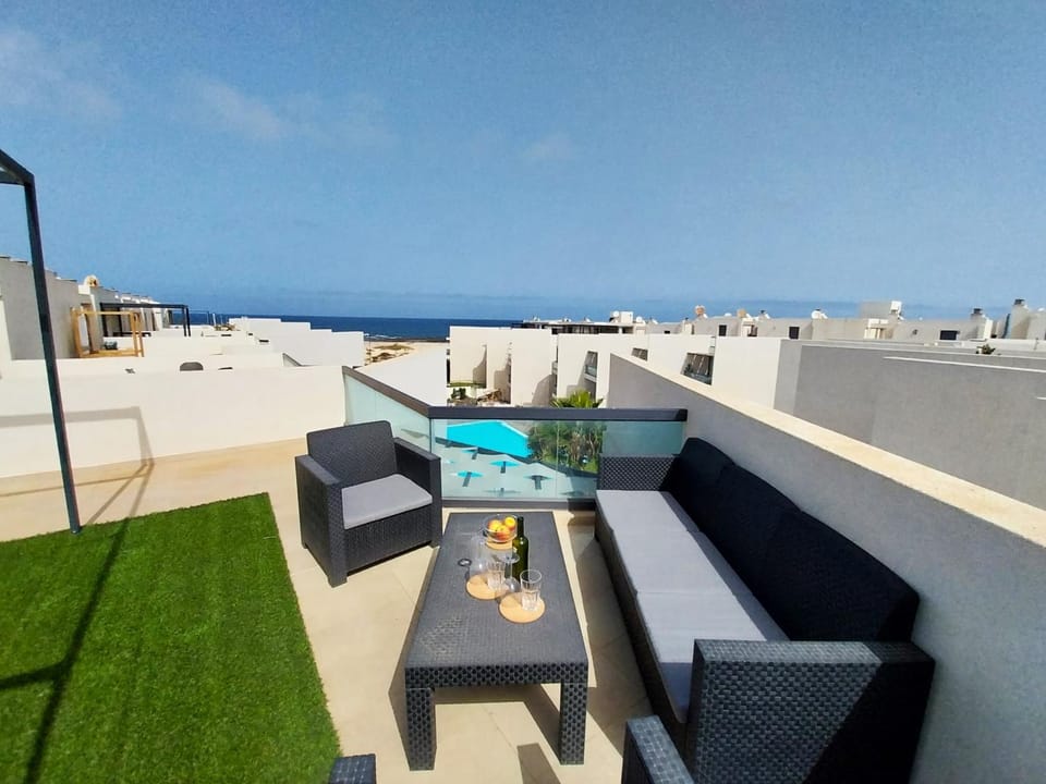 Balcony/Terrace, Pool view, Sea view