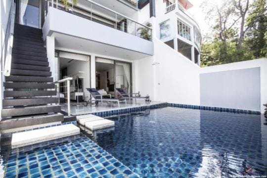 Day, Swimming pool