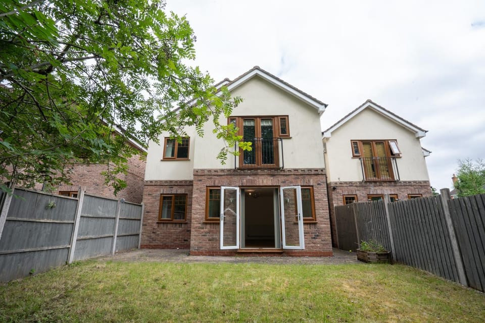 Property building, Garden, Garden, Balcony/Terrace, Garden view