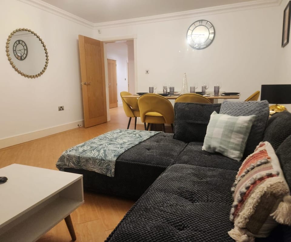 Bed, Living room, Seating area, Dining area
