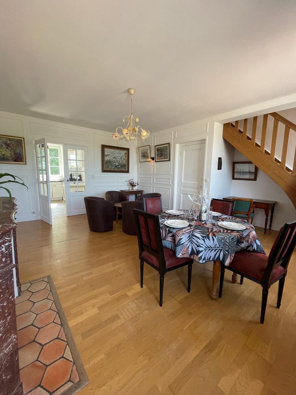 Living room, Seating area, Dining area