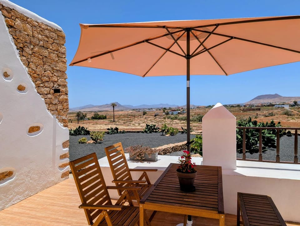 Patio, Day, Natural landscape, View (from property/room), Balcony/Terrace, Mountain view