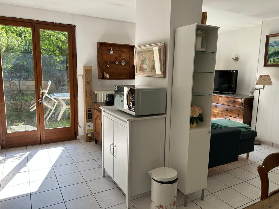 Eden un jardin au cœur du village House in Dijon