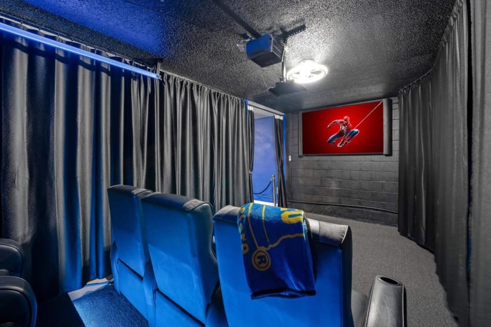 Sleeps 25 • Heated Pool• In+Outdoor Games •Theater Villa in Tampa