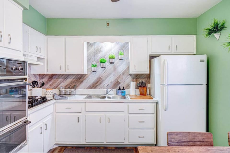 2BR Near OHare Oak Park Coffee Nook Apartment in Elmwood Park